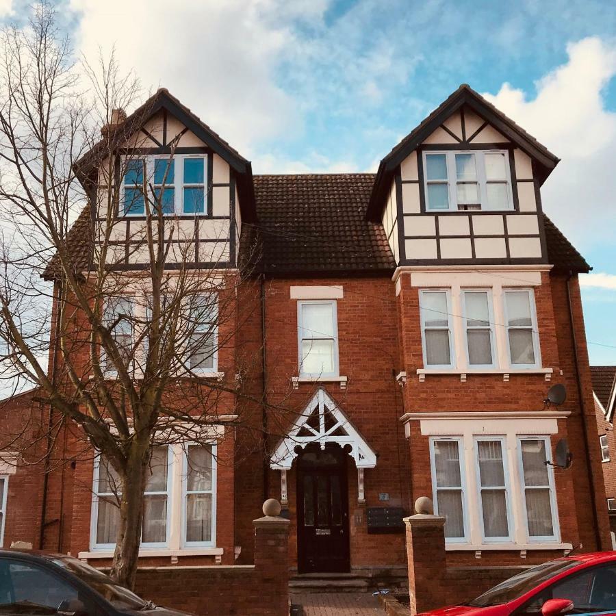 Luxurious 2 Bed Apartment Bedford Exterior photo